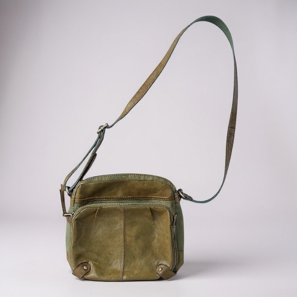 💚 Fossil Vintage Green Leather Crossbody Bag – Distressed Boho Utility Vibe 🎒